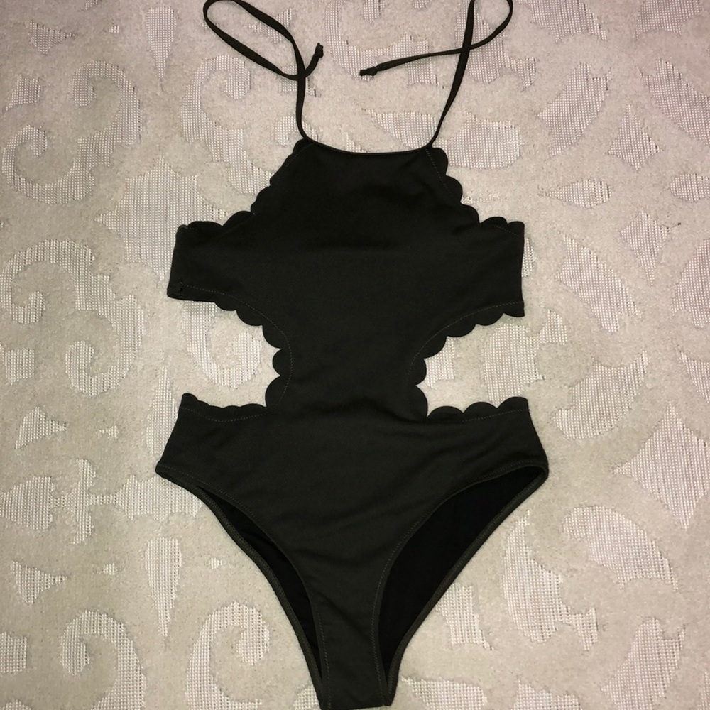 Cupshe one-piece swim suit